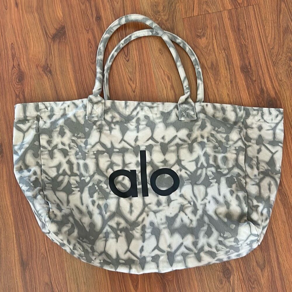ALO Yoga Gray Tie-Dye Canvas Crossbody Tote